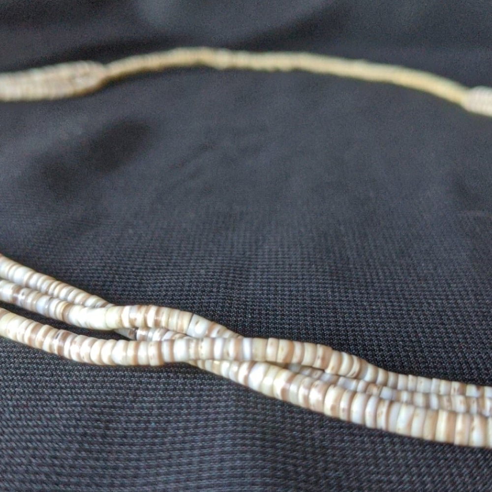SHELL & ROPE THREE STRAND NECKLACE - Picture 4 of 4
